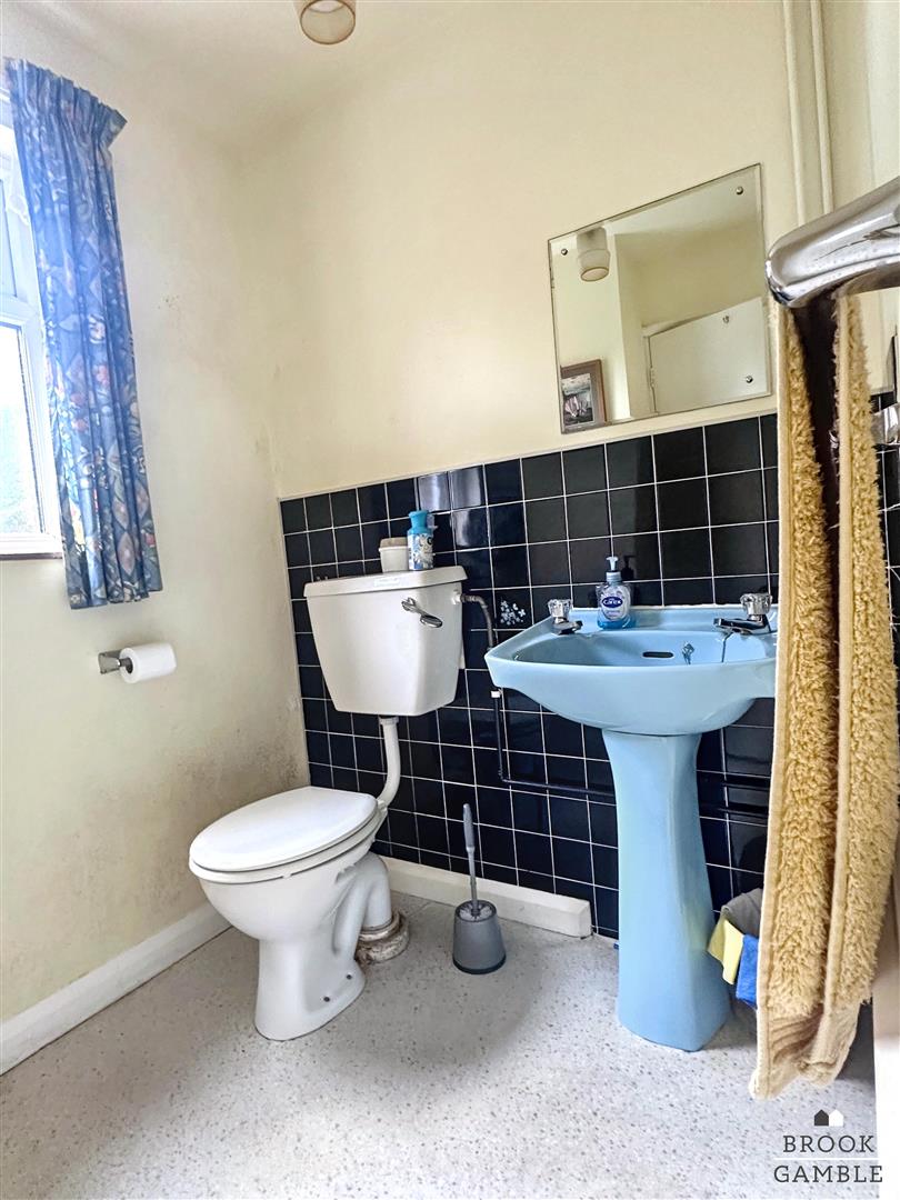 2 Bedroom House. Babylon Way in Eastbourne, 18